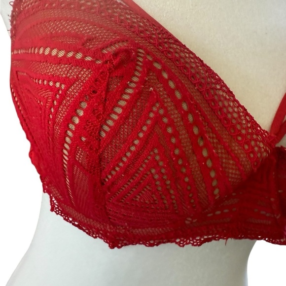 Elegant Red Lace Bra Size 34D - Picture 6 of 9
